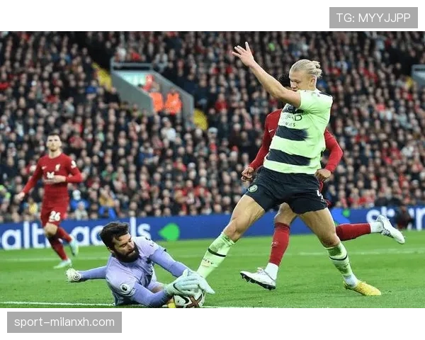 福登连续强强对话主导进攻，回撤接应撕开防线