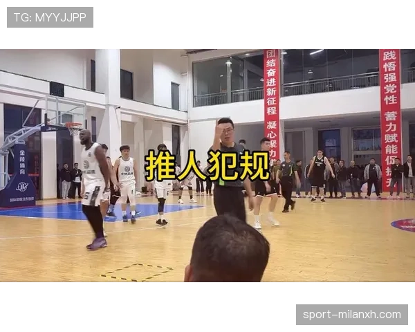 篮球规则中的阻挡犯规：定义与判罚标准详解